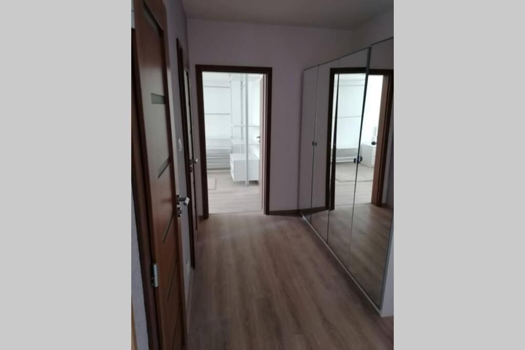 ברדיוב Apartman Blizko Hlavnej Stanice A Centra Mesta מראה חיצוני תמונה